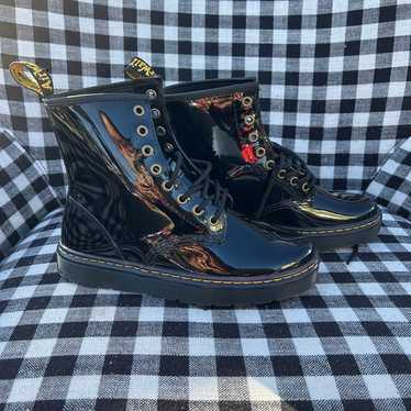 Dr. Martens 1460 smooth leather lace up