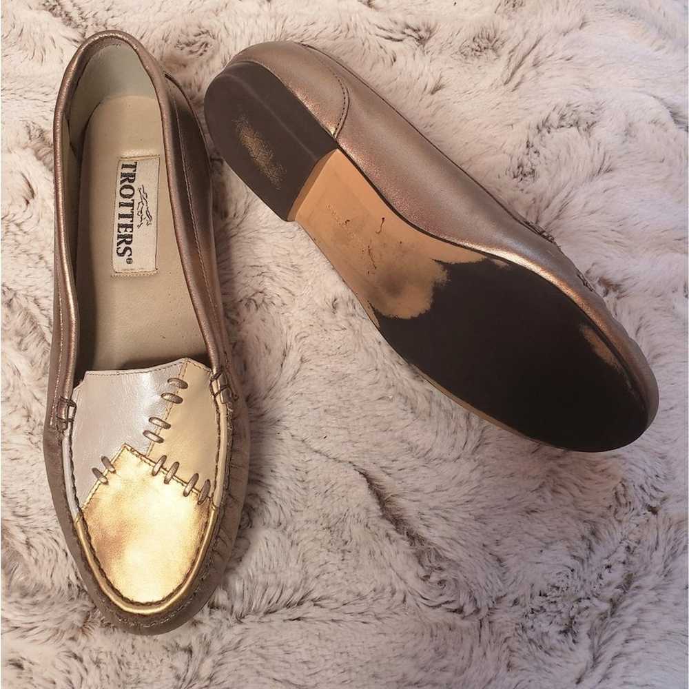TROTTERS LEATHER GOLD PATCHWORK LOAFERS SIZE 7 - image 2
