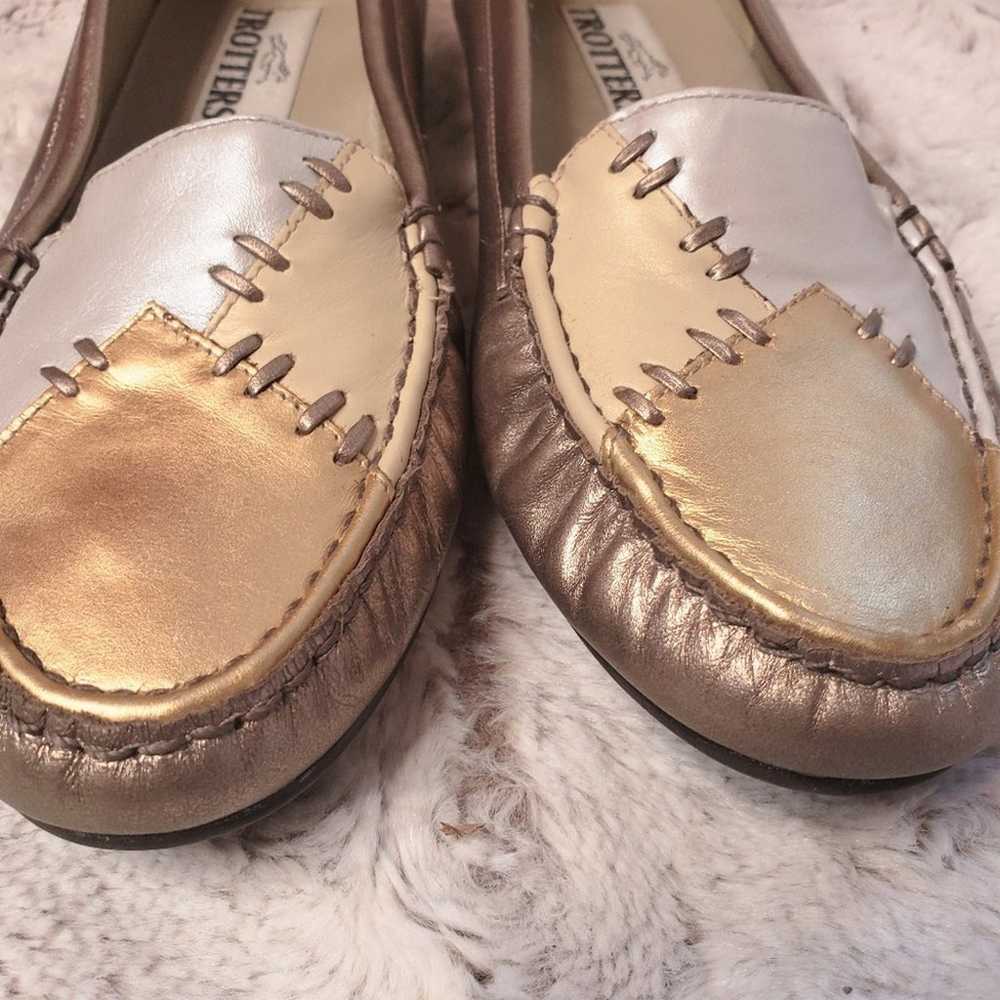 TROTTERS LEATHER GOLD PATCHWORK LOAFERS SIZE 7 - image 3