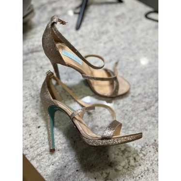 Betsey Johnson Gold Glitter Heels - Size 8.5 - image 1