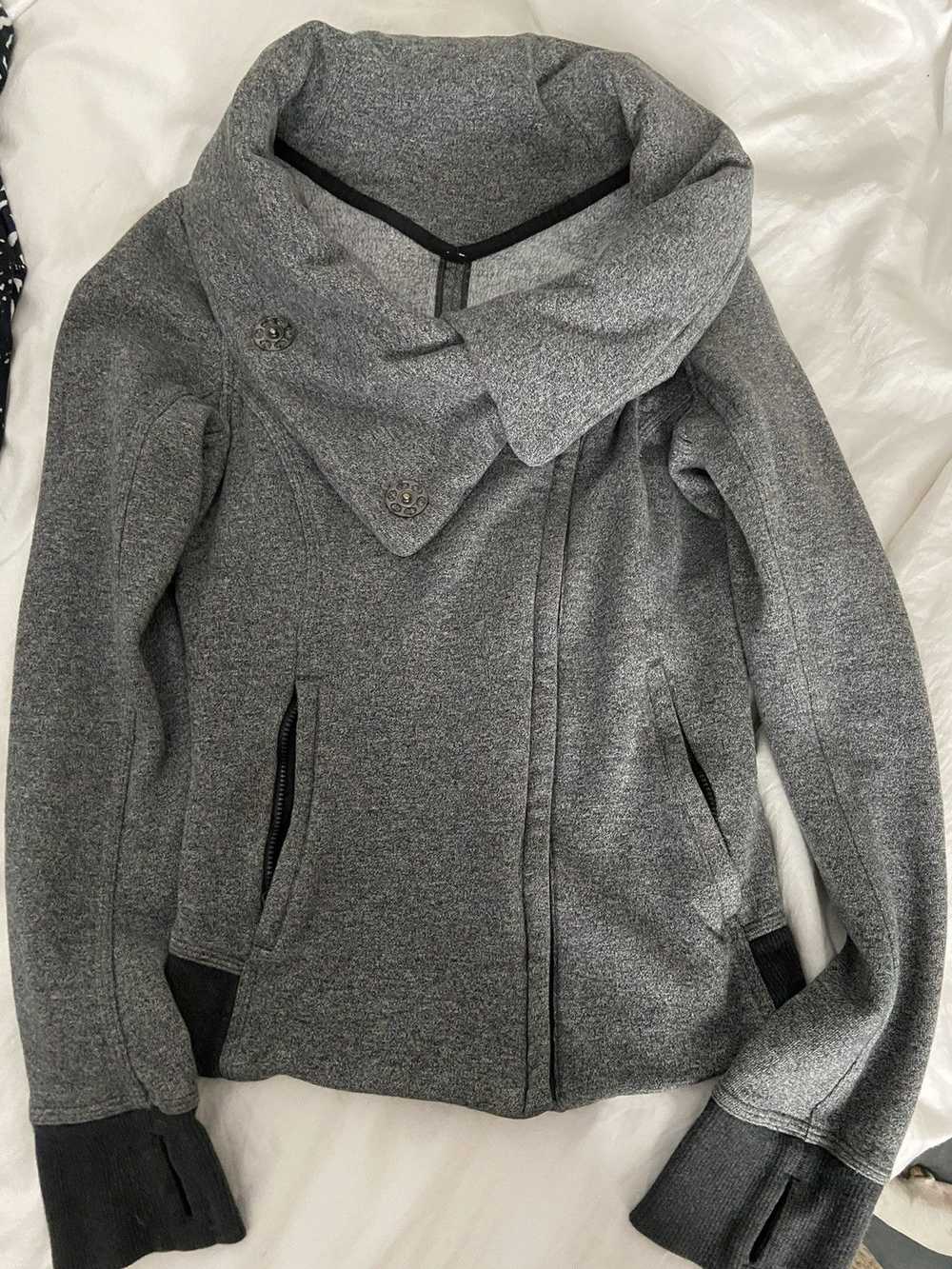 Lululemon Lululemon Grey Jacket size 4 - image 1