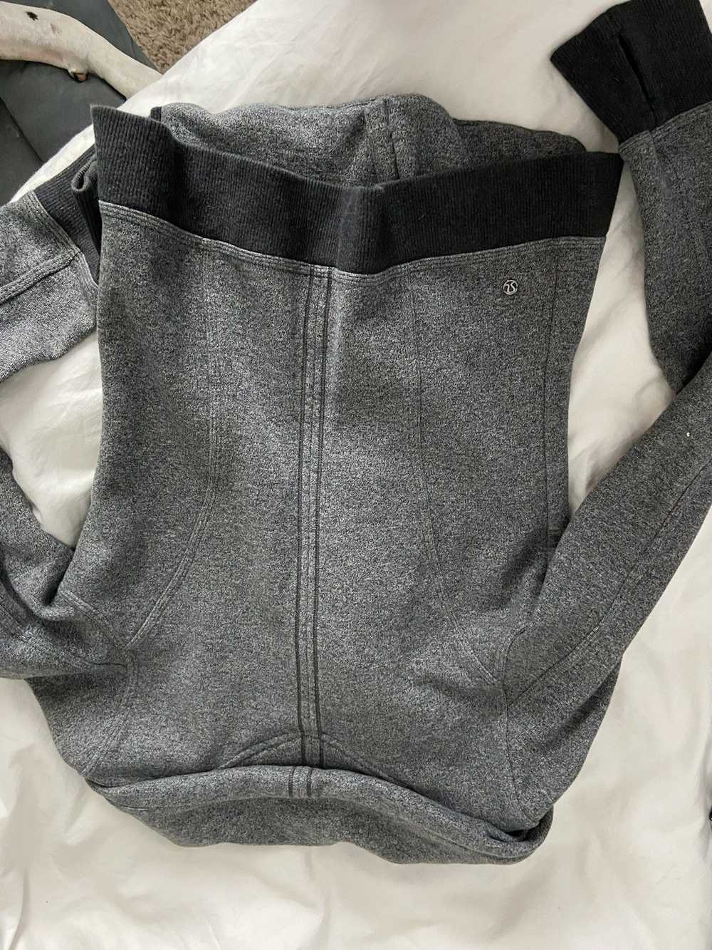 Lululemon Lululemon Grey Jacket size 4 - image 3