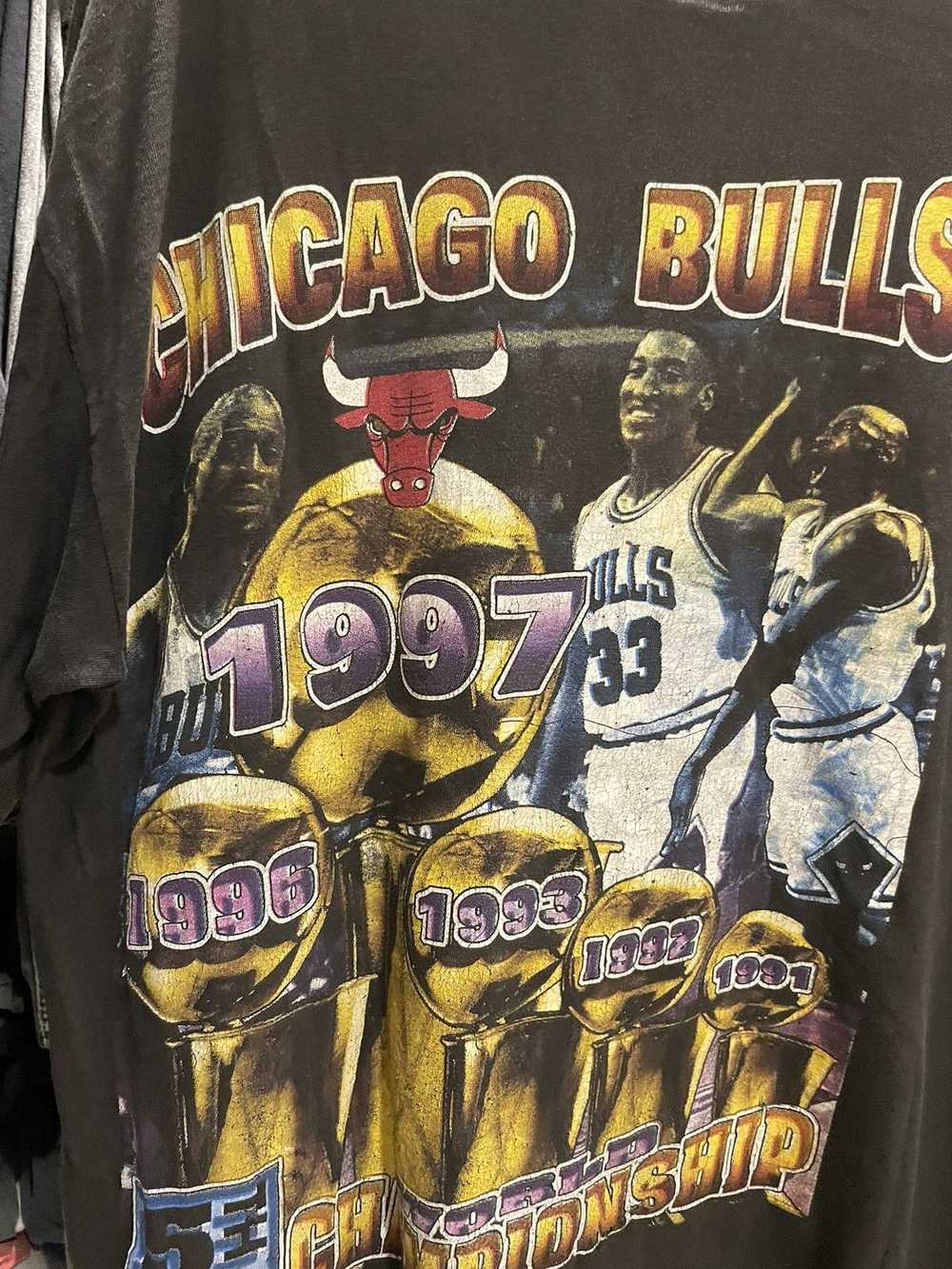 Chicago Bulls × Rap Tees × Vintage Vintage 1997 C… - image 11