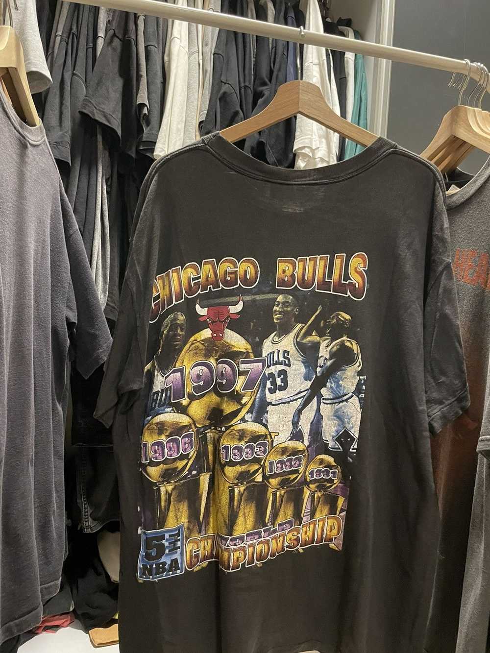 Chicago Bulls × Rap Tees × Vintage Vintage 1997 C… - image 2