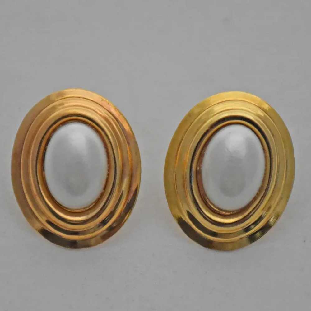 Vintage Clip Earrings Gold Plate Faux Mabe Pearl … - image 6