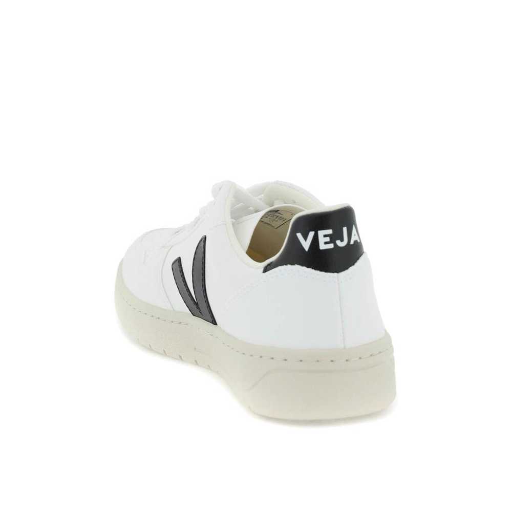 Veja Leather low trainers - image 2