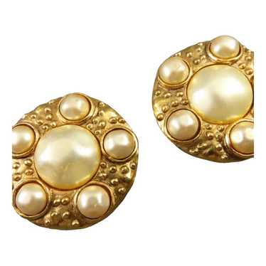 Chanel Yellow gold earrings