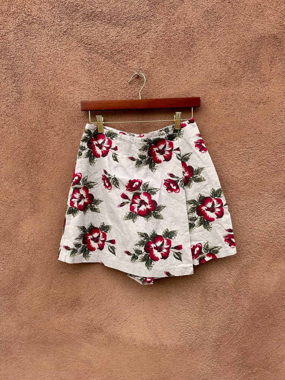 Kathie Lee Linen/Cotton Hibiscus Skort - image 1