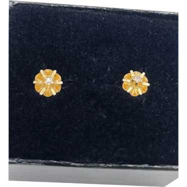 Petite 14kt Floral Stud Earrings with Center Melee