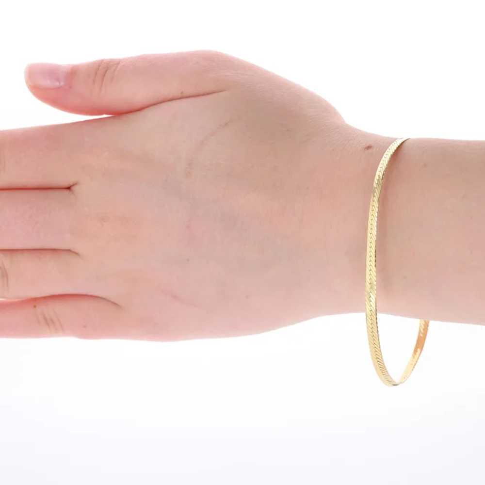 14k Yellow Gold Herringbone Bracelet 3.86g - image 4