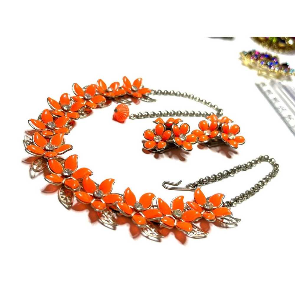 VINTAGE Necklace Earrings Set Coral Thermoset Luc… - image 3