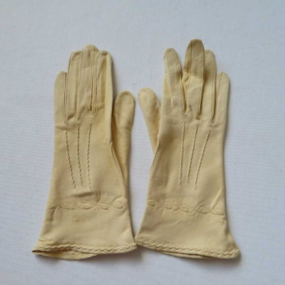 Vintage Dents English Leather Doeskin Gloves Size… - image 1