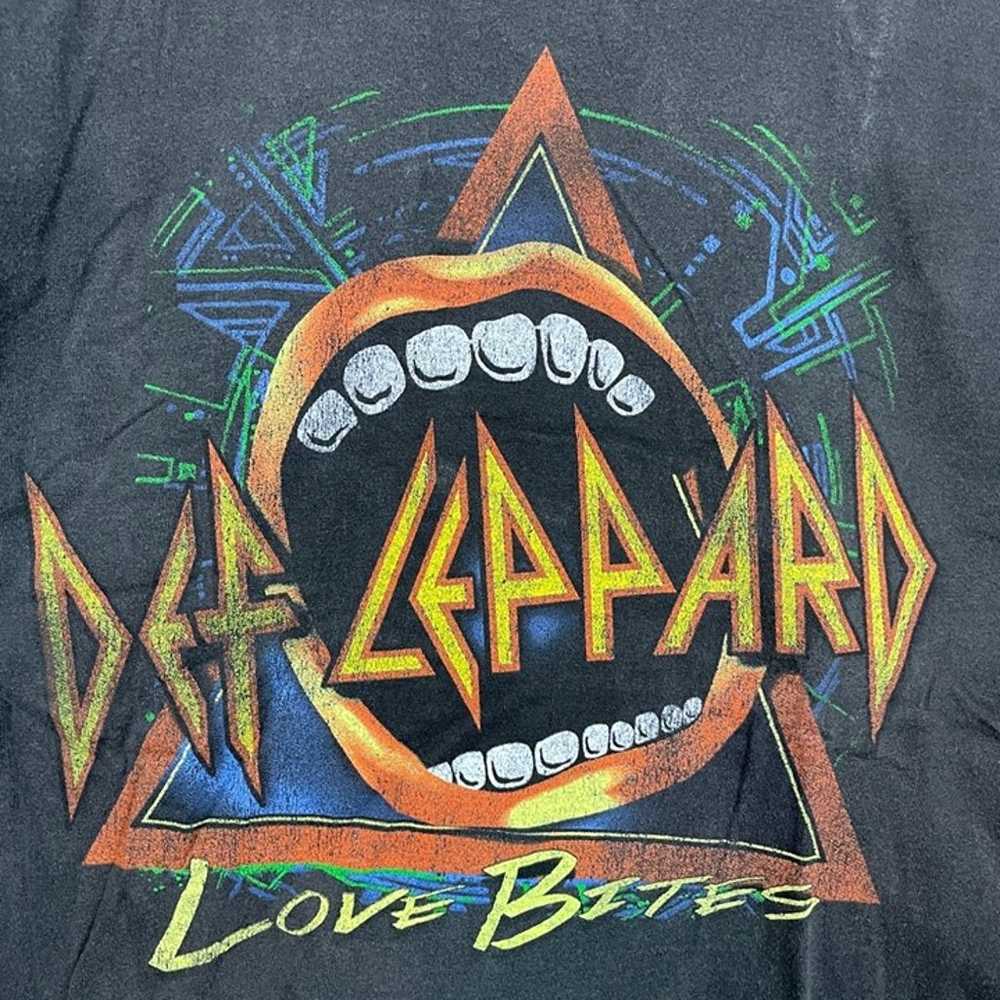 Def Leppard love bites, artwork graphic T-shirt s… - image 2