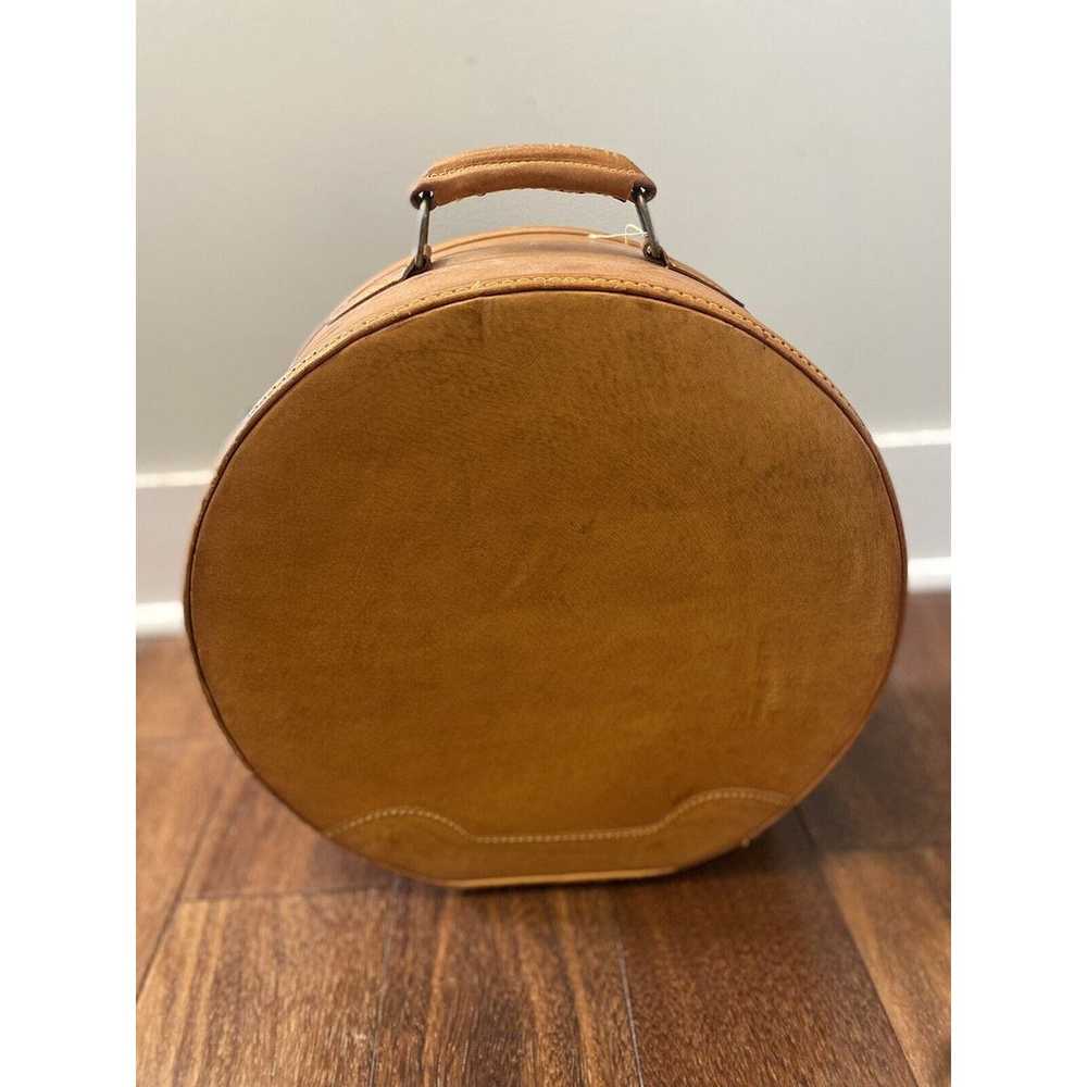 Vintage British Tan Leather Small Round Hat Box S… - image 3