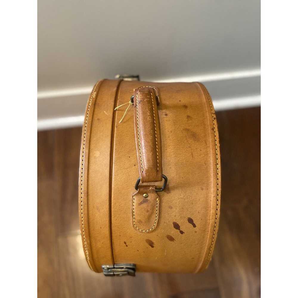 Vintage British Tan Leather Small Round Hat Box S… - image 5
