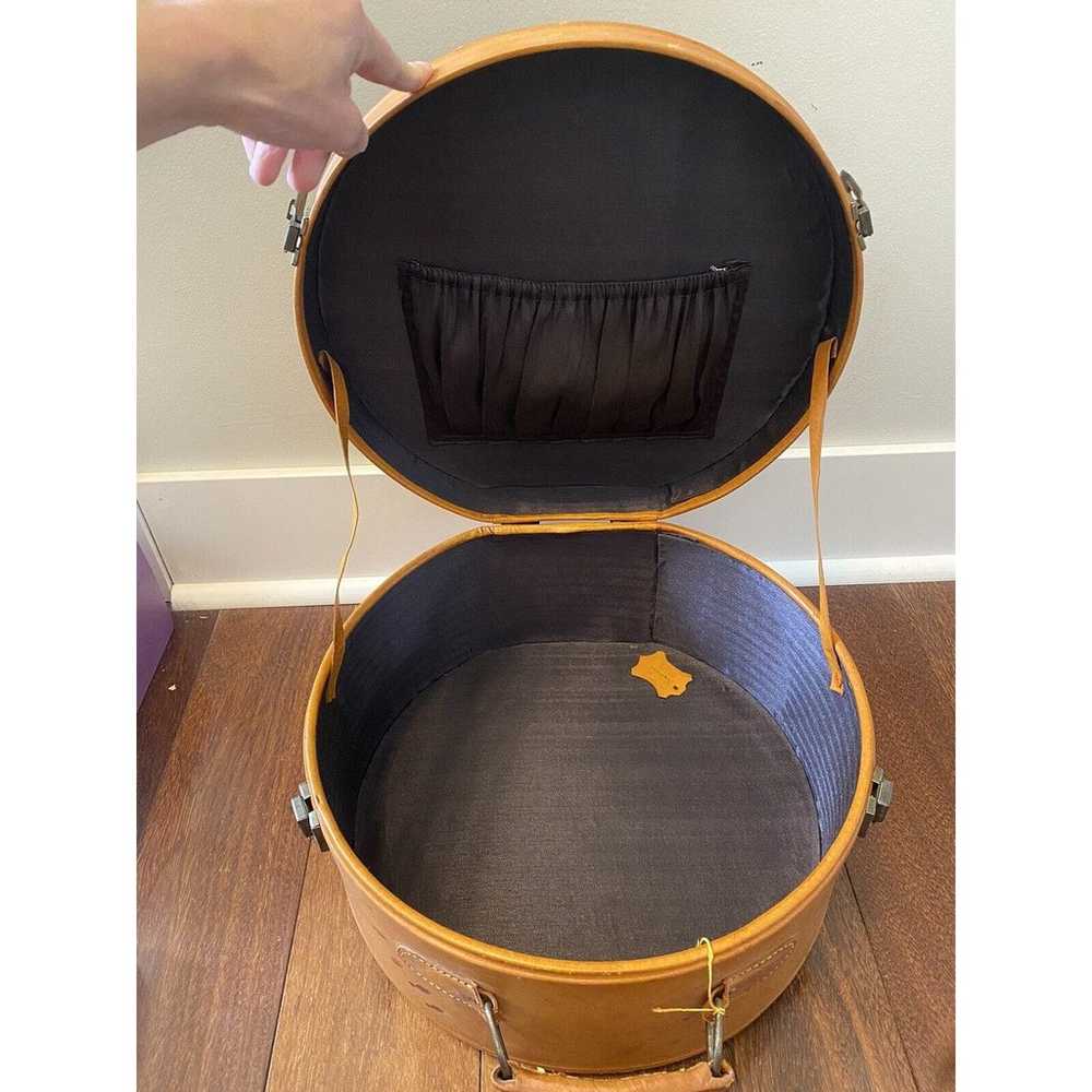 Vintage British Tan Leather Small Round Hat Box S… - image 7