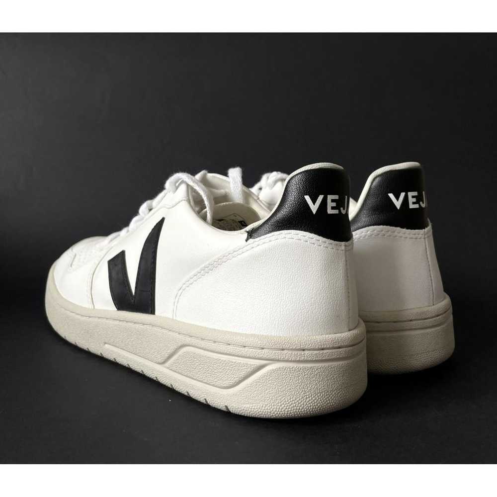 Veja V-12 leather low trainers - image 4