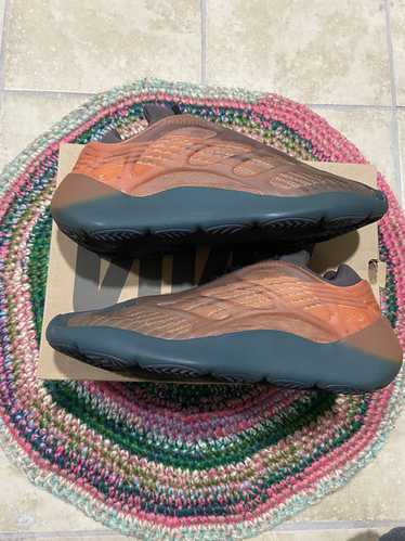 Adidas × Yeezy Season Yeezy 700 Copper Fade
