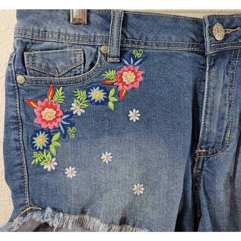 Rue 21 Rue 21 Stone Wash Embroidered Flowers Fray… - image 5