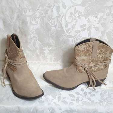 Dingo Tan Faux Leather and Suede Booties