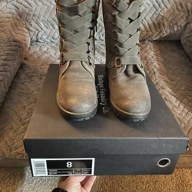 Women combat boots size 8 - image 1