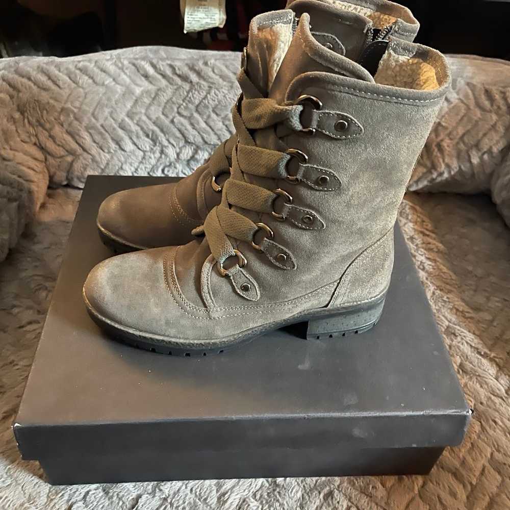 Women combat boots size 8 - image 2