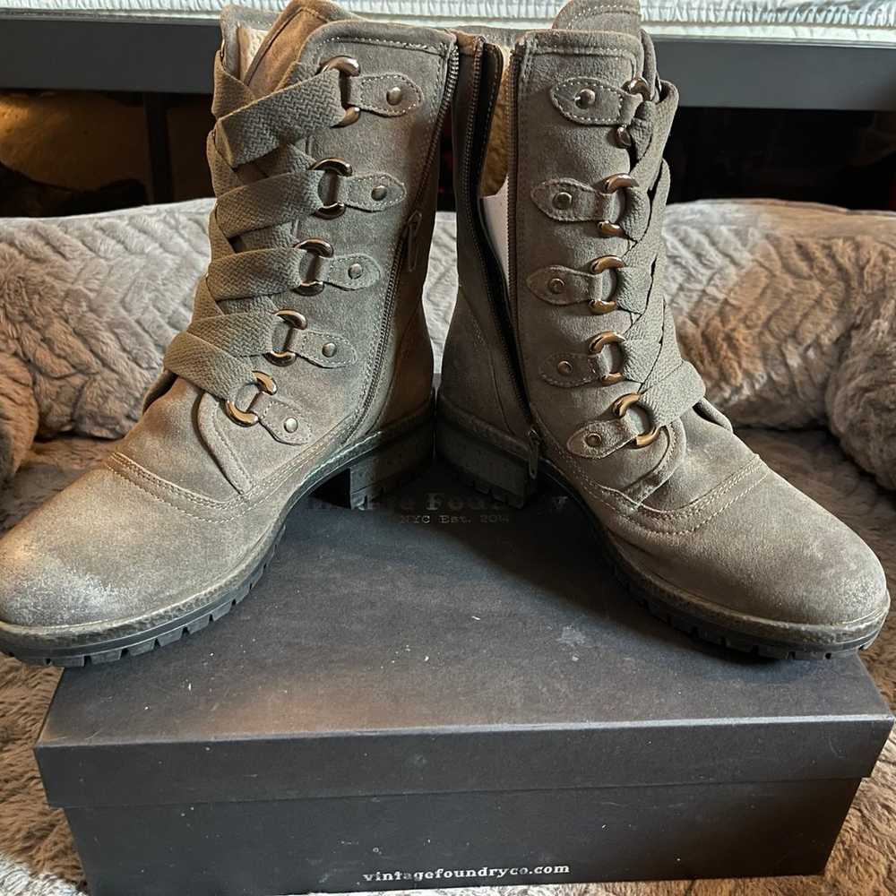 Women combat boots size 8 - image 5