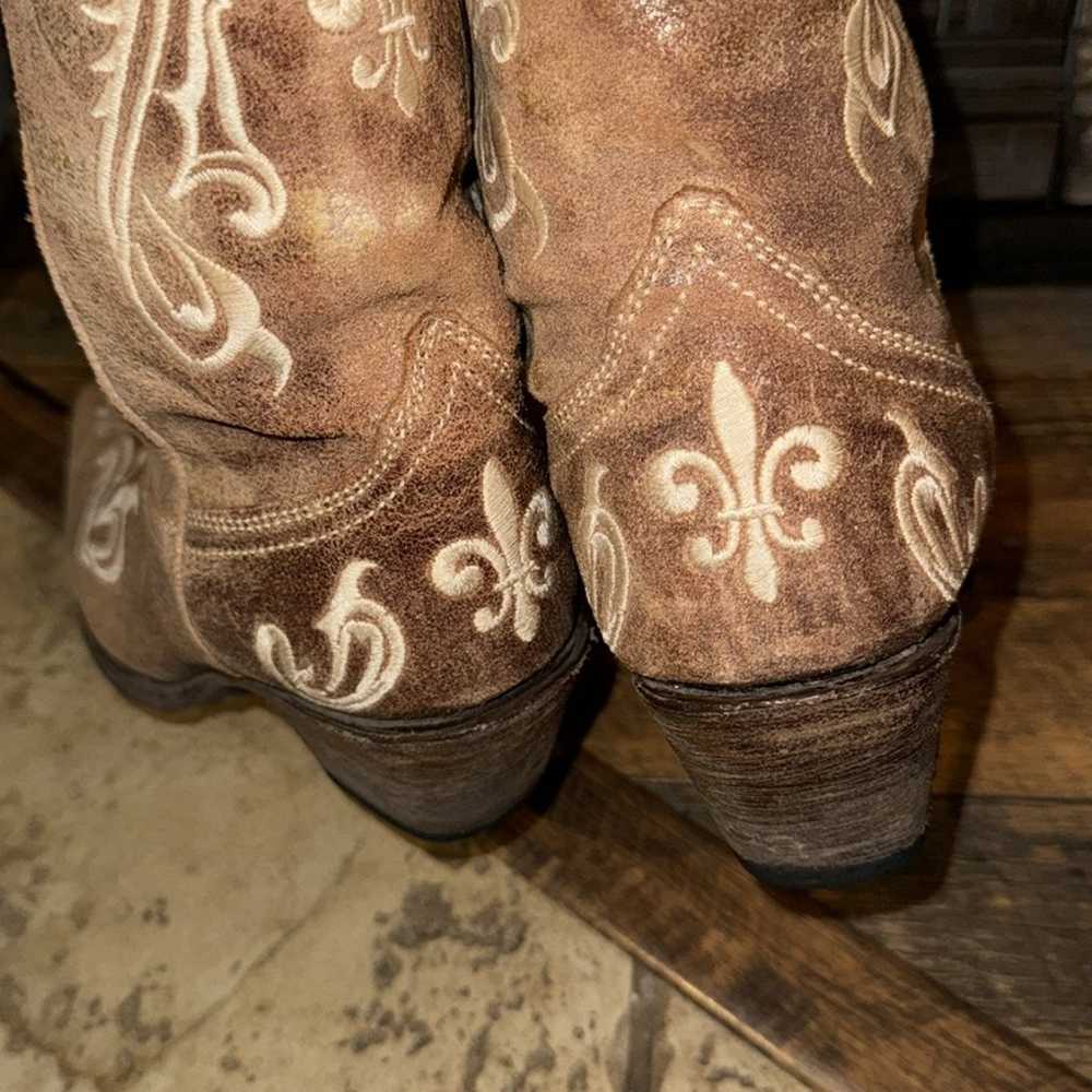Corral Cowgirl boots white embroidered pattern - image 4