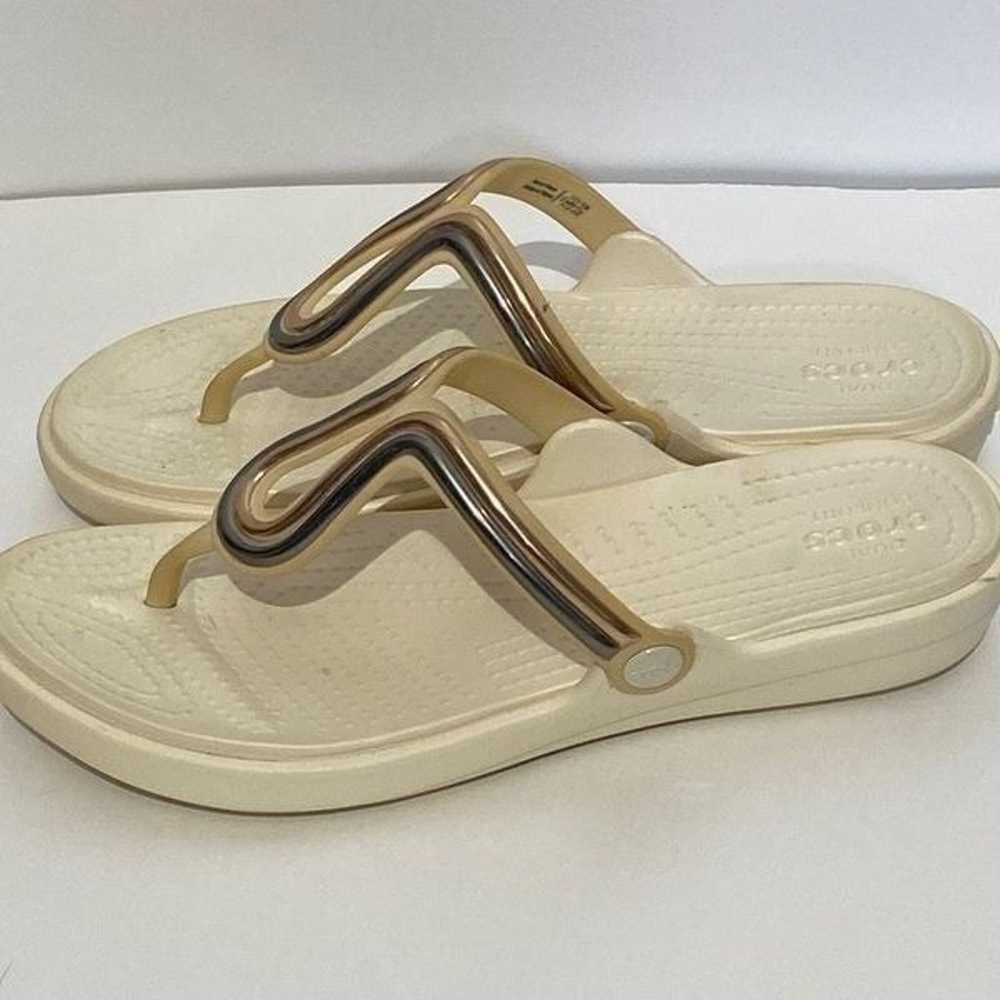 Crocs Women's Sanrah Metal Block Dual Comfort Fla… - image 3