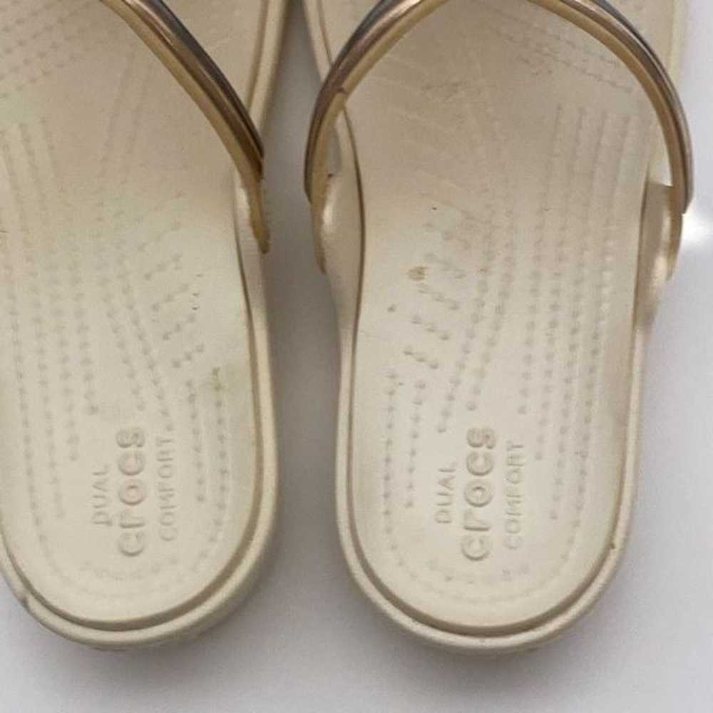 Crocs Women's Sanrah Metal Block Dual Comfort Fla… - image 5