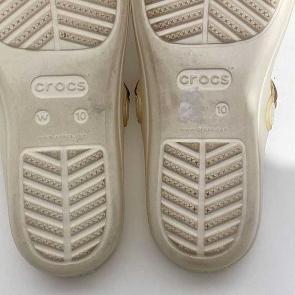 Crocs Women's Sanrah Metal Block Dual Comfort Fla… - image 7