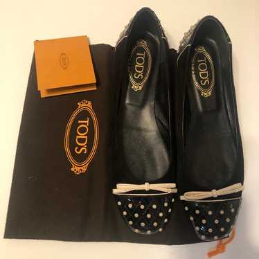 TOD’s Ballerina Black and Cream flats