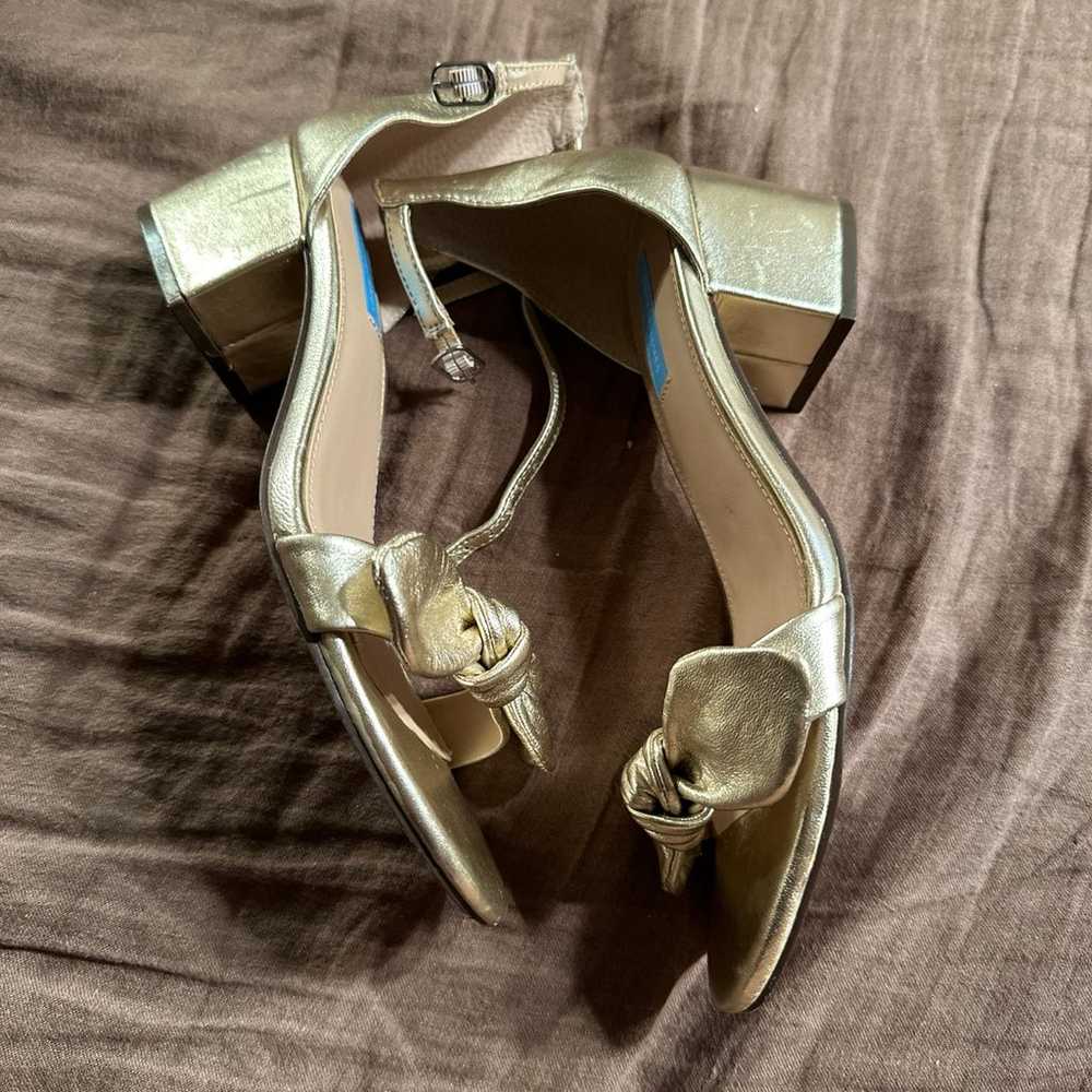 Draper James gold bow shoes size 8 - image 2