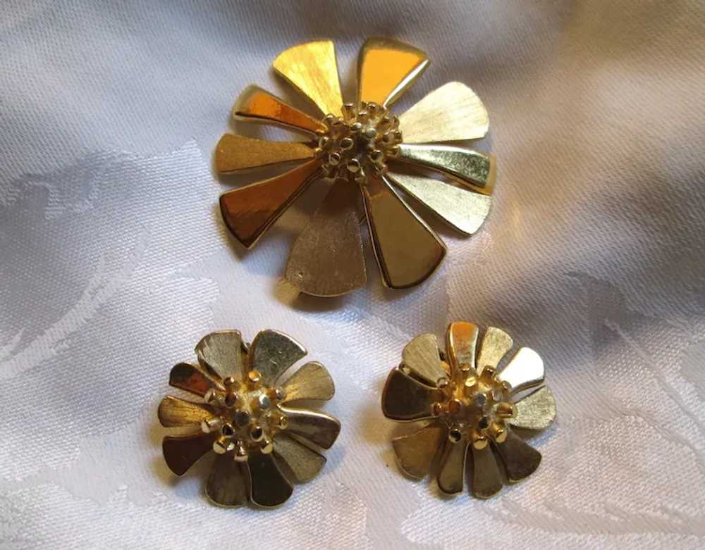 Renoir Sauteur Golden Glow “Poppy” Brooch and Ear… - image 3