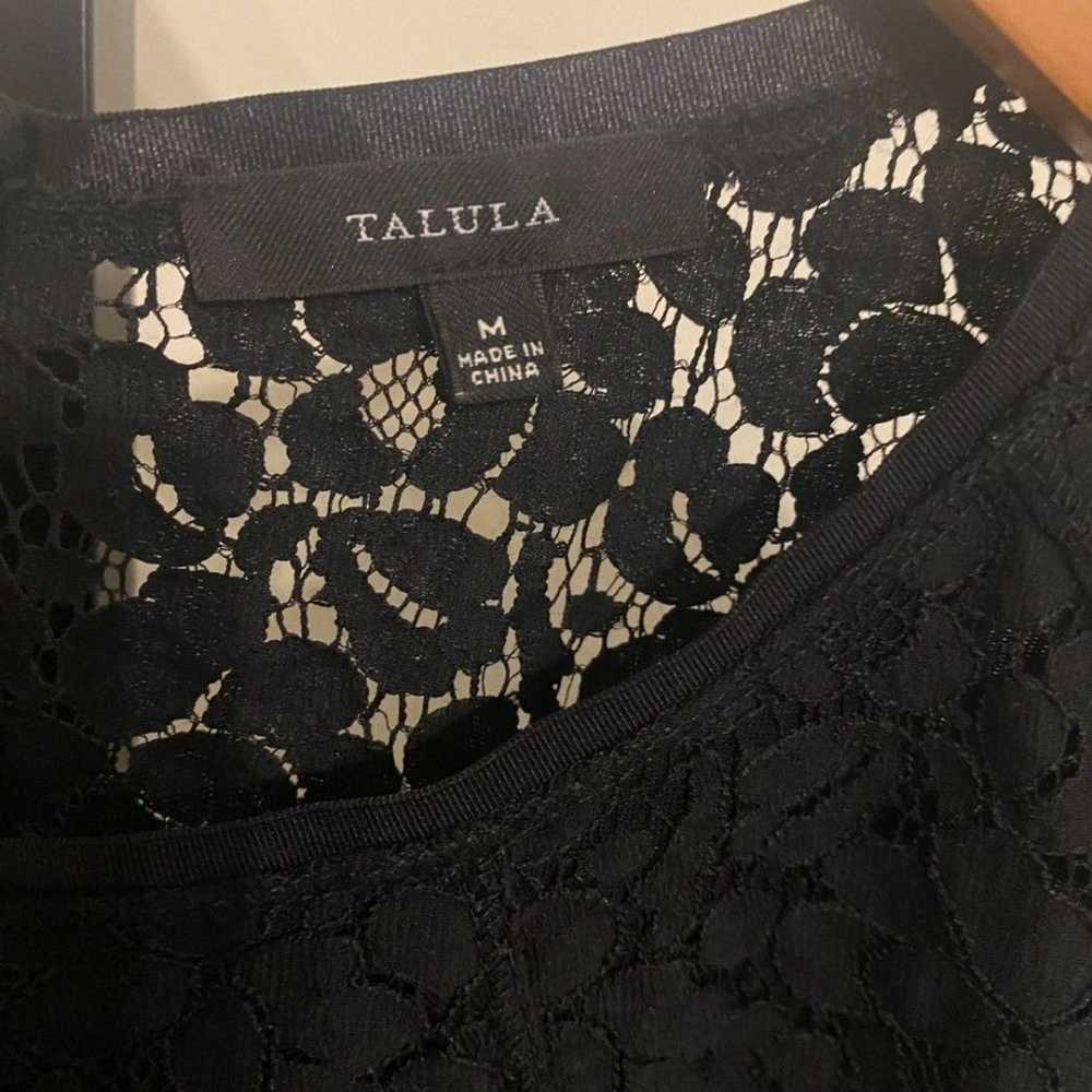 Aritzia Talula Women's M Short Sleeve Allover Lac… - image 3