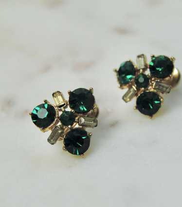 Vintage Emerald Green Rhinestone Screw Back Earri… - image 1