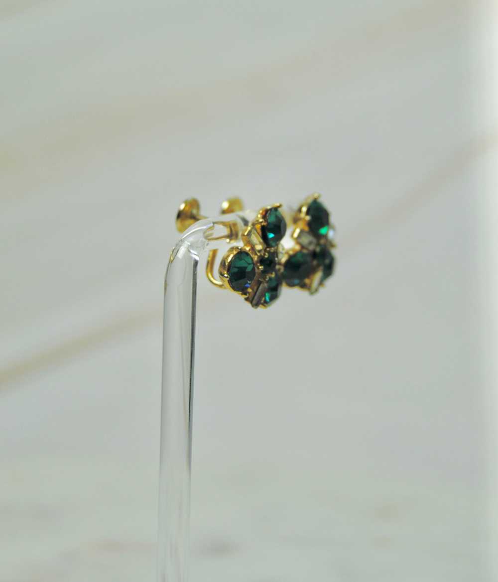 Vintage Emerald Green Rhinestone Screw Back Earri… - image 3