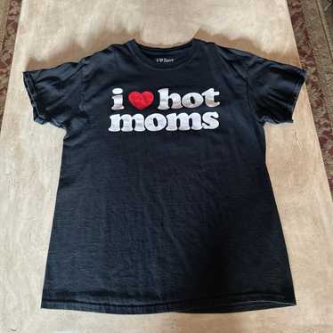 I love Hot Moms T-shirt - image 1