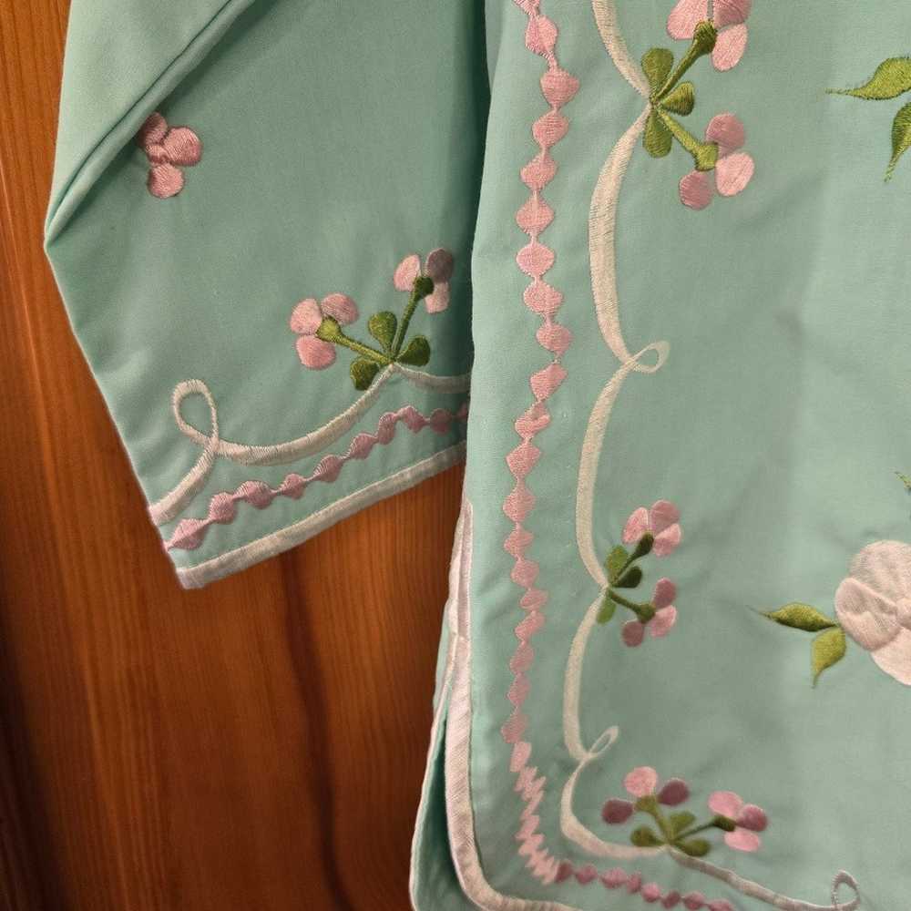 Caro of Honolulu Vintage Embroidered Floral Kimon… - image 3