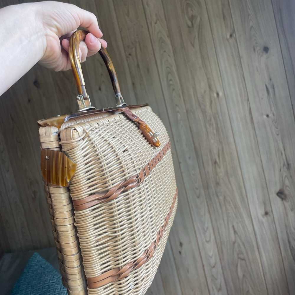 vintage 1970s wicker purse - image 2