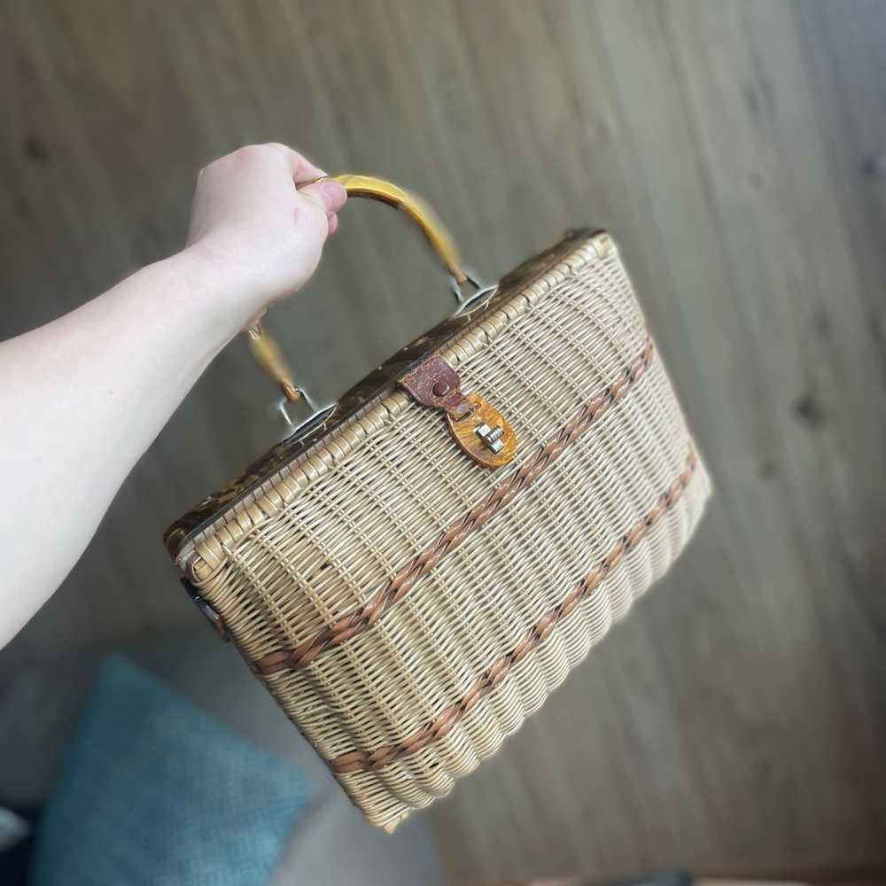 vintage 1970s wicker purse - image 5