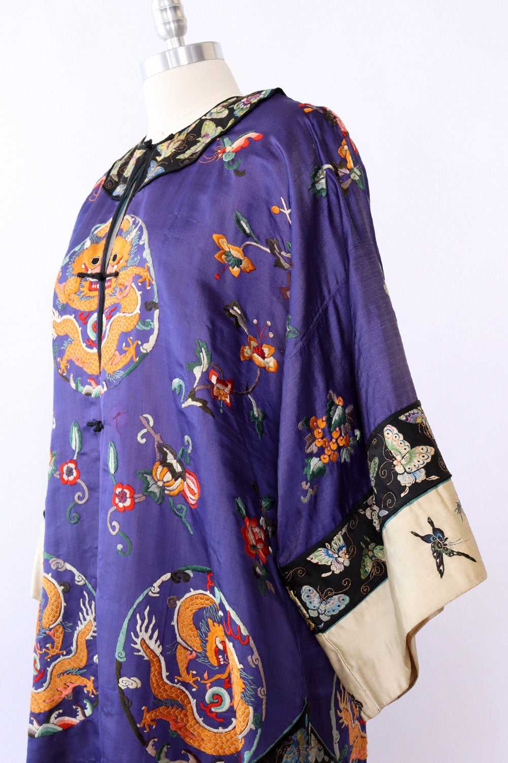 Qing Dynasty Silk Embroidered Robe - image 5