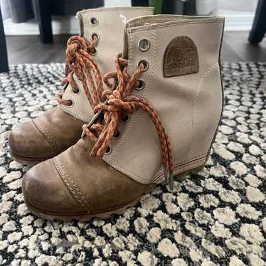 Sorel wedge lace up