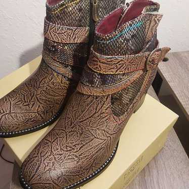 New never worn womens boots size 7.5 - image 1