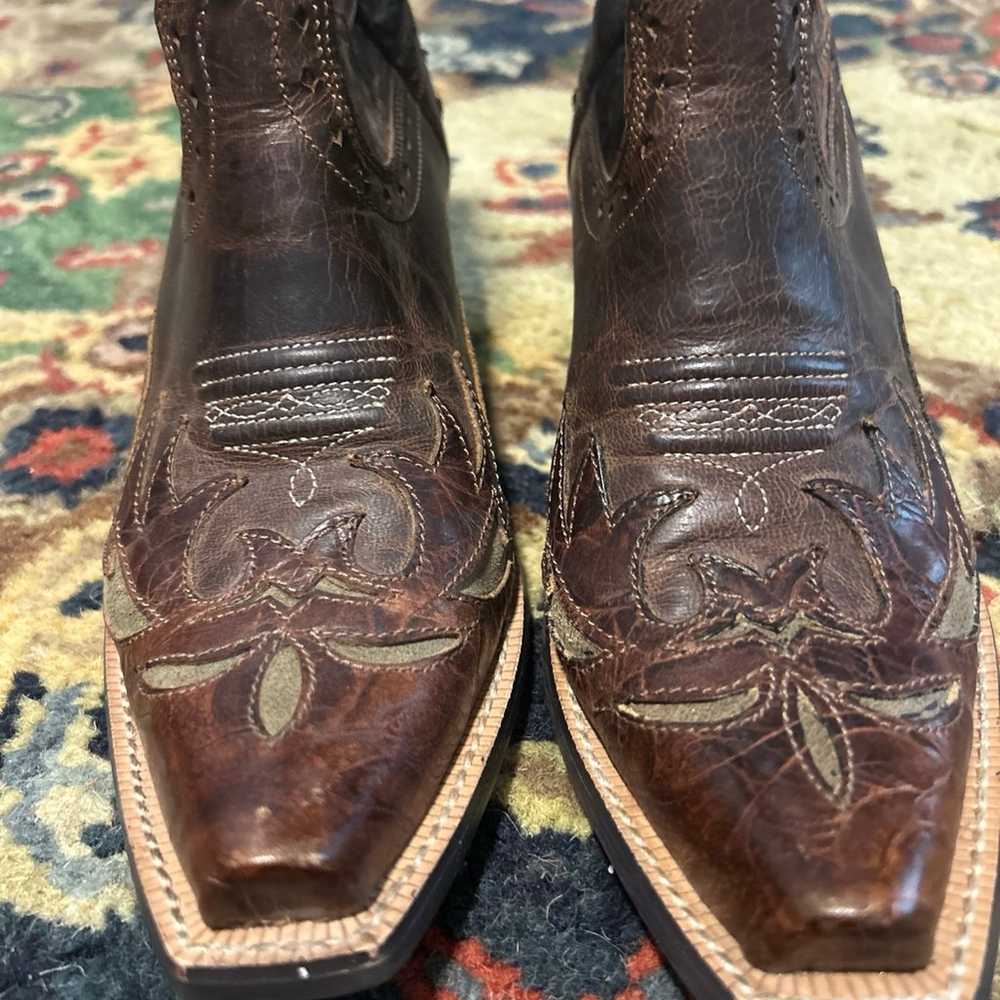 Cowboy Boots Ariat Excellent Condition - image 2