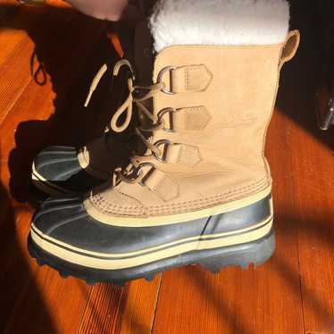 Sorel caribou boots women size 6 - image 1