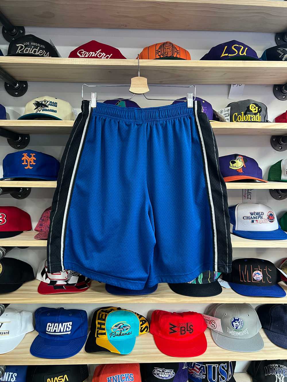 Vintage Nike Orlando Magic Basketball Shorts Size… - image 4