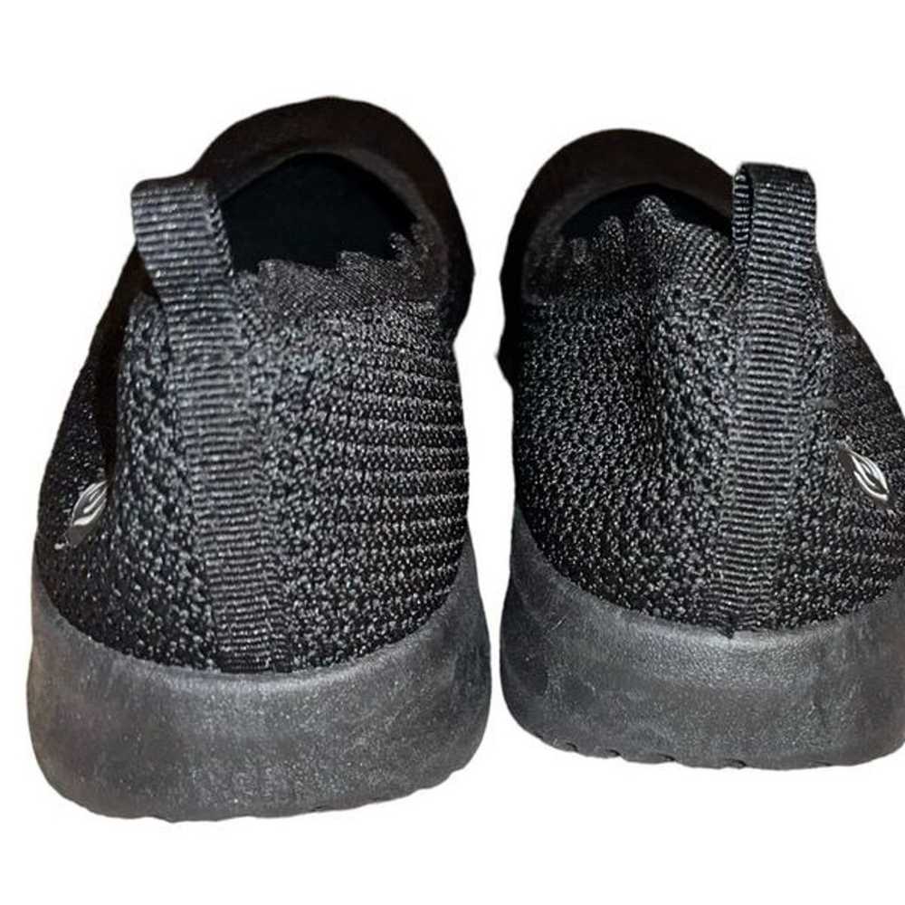 Exhale cute comfy breathable slip ons! New - image 4