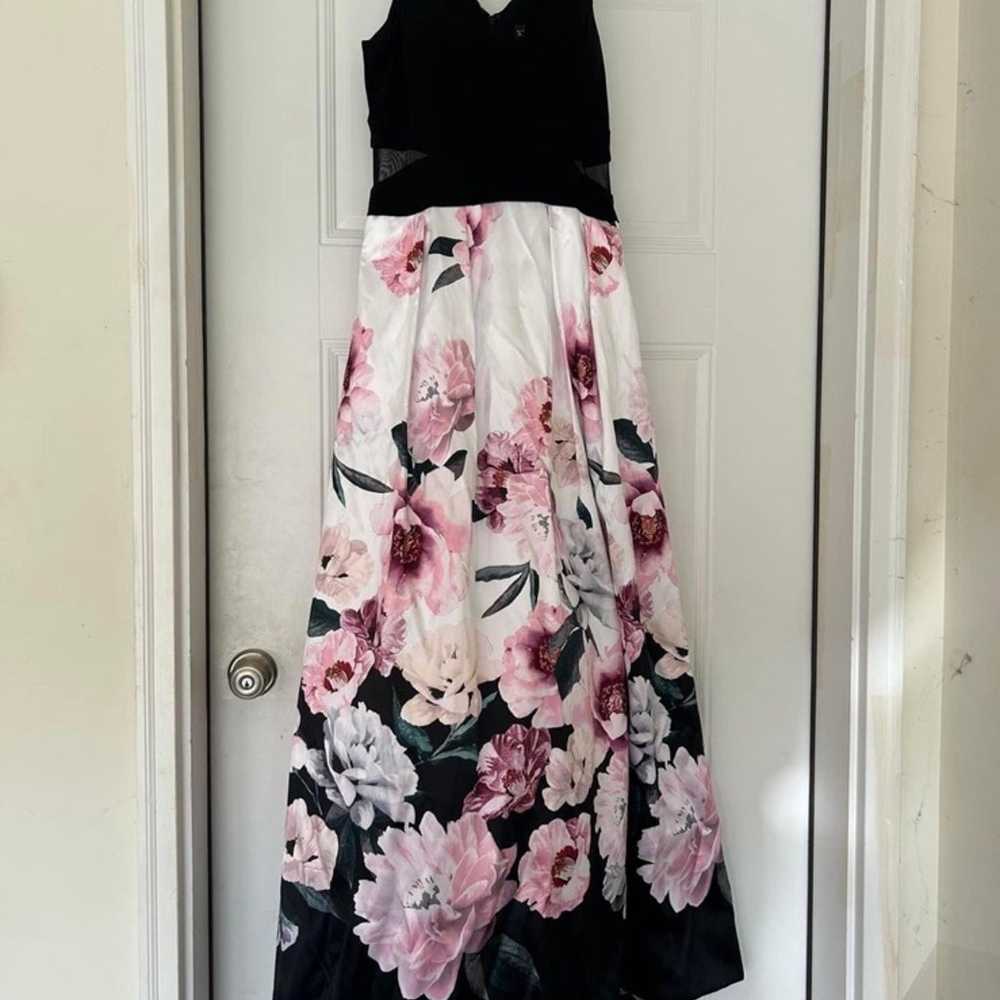Xscape floral fit and flare v-neck dress Size 10 … - image 3