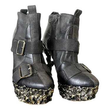 Alexander McQueen Leather buckled boots
